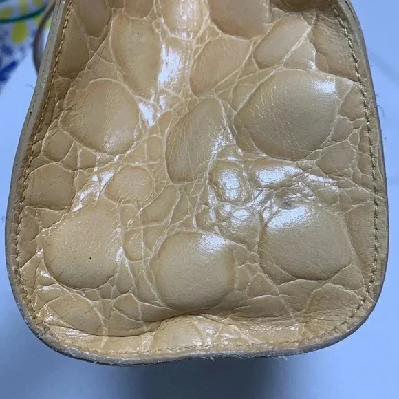 FURLA Women’s Purse,Vintage.couple of tiny call outs see pictures. Great bag❣️ - Picture 3 of 10